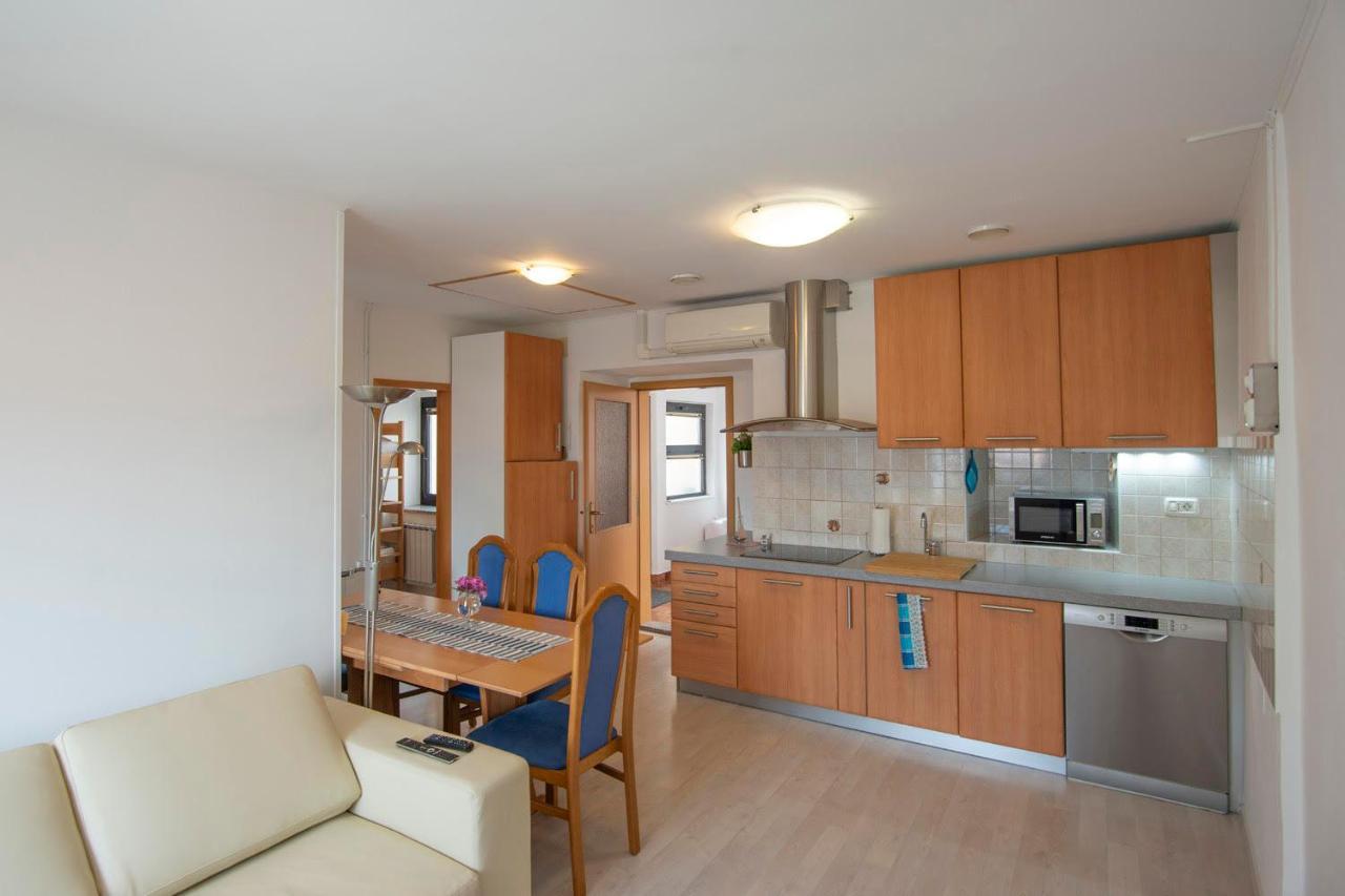 Apartma Bajc Appartement Ajdovščina Buitenkant foto